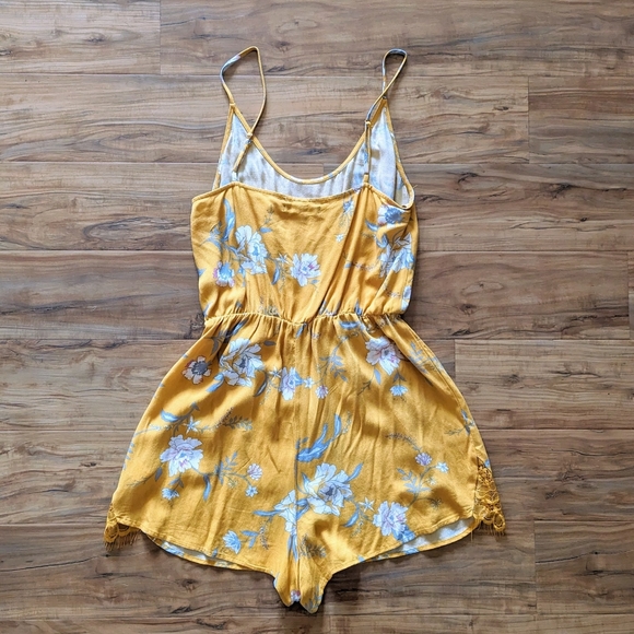❗️3/$15❗️Kendall & Kylie Yellow Romper - Picture 2 of 6